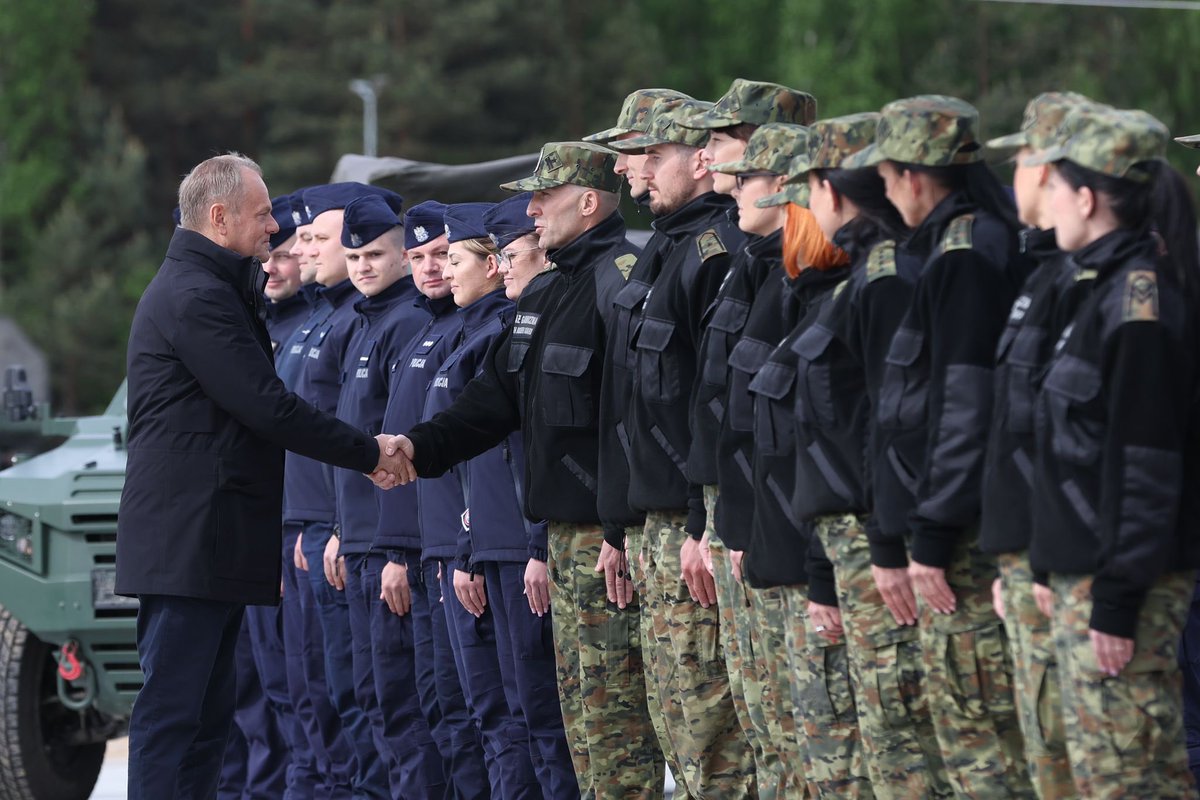 Chcę wyrazić najwyższe uznanie dla żołnierzy, funkcjonariuszy straży granicznej i policjantów. Państwo polskie jest z Wami w każdej chwili.