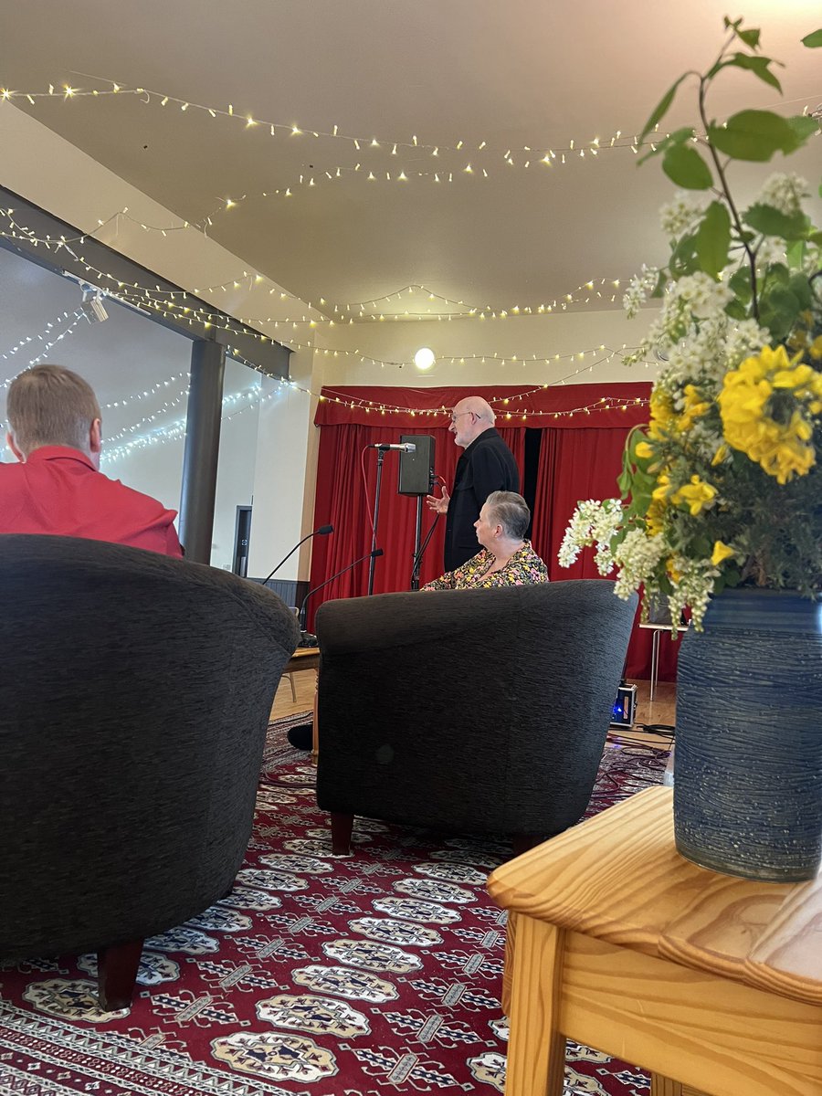 Opening talk from Howie @OrkSciFest as we kick off the inaugural @Ulluminate2024 in Ullapool. The festival where arts and culture meets science.