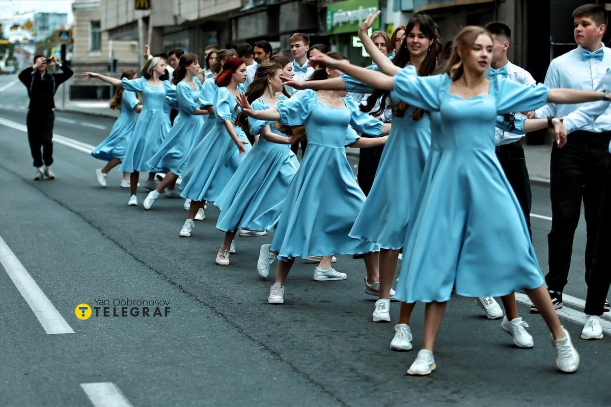 High school graduation ball rehearsal this morning at 5-30 am in Kharkiv while russia is advancing in Kharkiv region bringing more destruction and deaths. Photos by Ian Dobronosov.