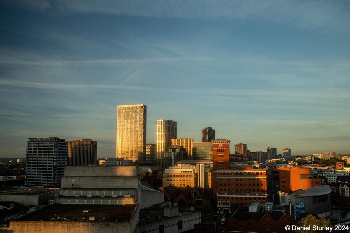 #Birmingham UK, the early #sunrise #light as caught by the Westside #city #skyline this morning 😎 #BirminghamWeAre #FullColourNoFear