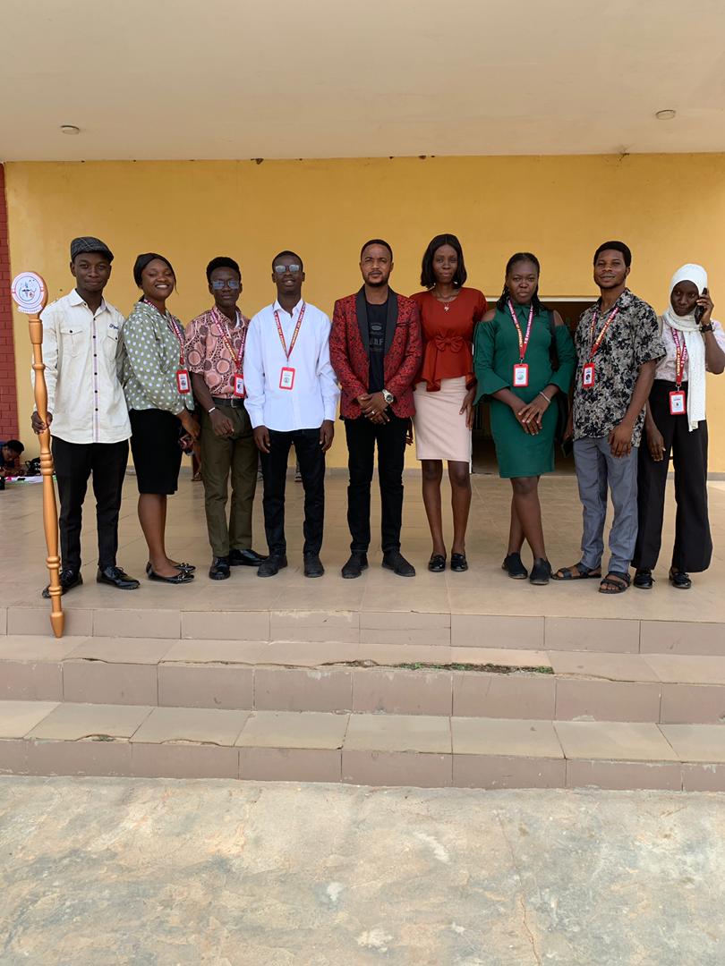 CORNERSTONE_5's tweet image. Dated 9th of this month, after a visit to the faculty exam officer who also happen to be the student advisor for the faculty of basic medical sciences. Discussing on some things and after that we have this picture. #FSRC
@bamssa_fuoye