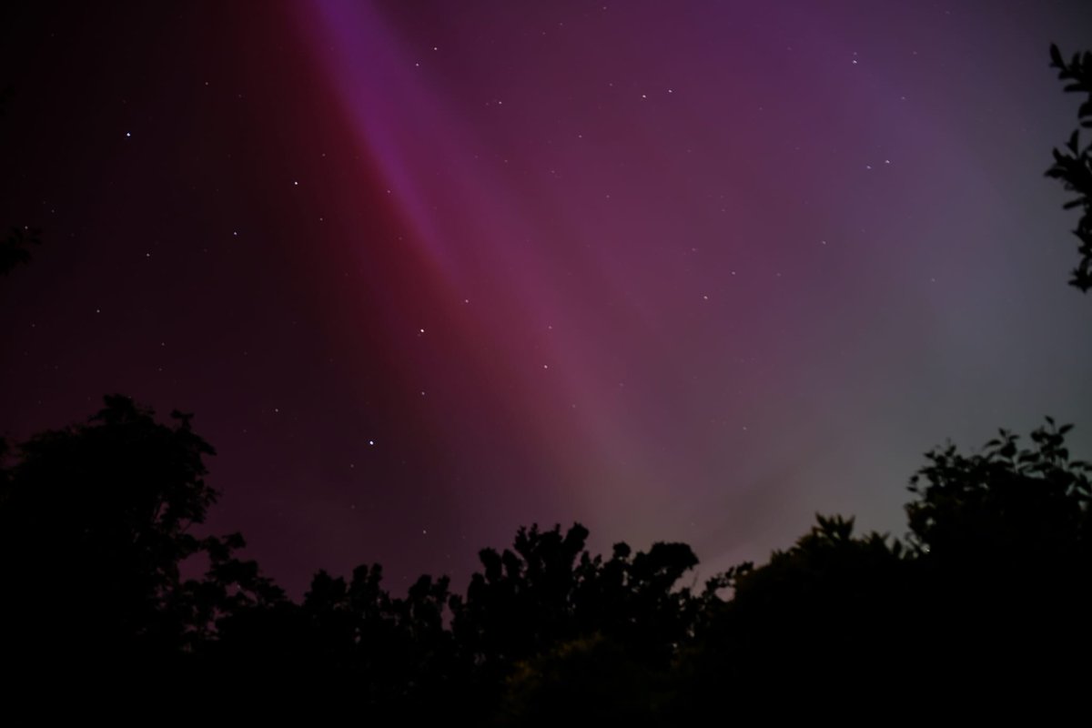 What a stunning display of the Northern Lights over South Northamptonshire last night.

Expertly captured by <a href="/martyn_haworth/">Martyn Haworth - Photographer</a> <a href="/itvanglia/">ITV News Anglia</a> <a href="/ChrisPage90/">Chris Page - Weatherman</a>