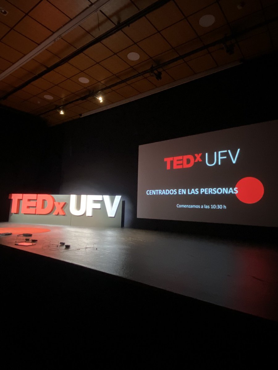 🗣¡Comienza el TEDxUFV! 8 ponentes con 8 historias nos acompañan hoy en la #UFV.

Síguelo en directo aquí 👉🏼youtube.com/live/zX-LHbUGw…