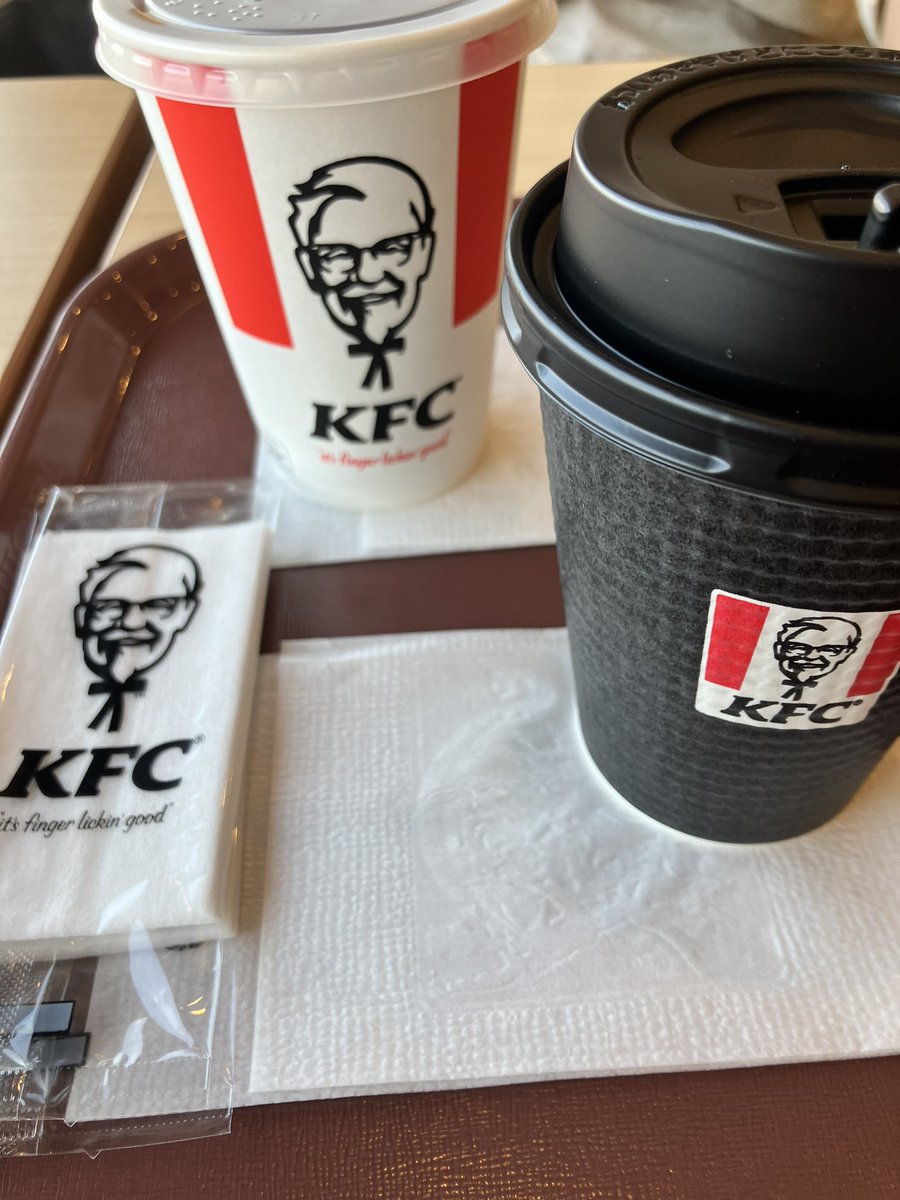 旅先でウチの人とちょっと休憩☕️

@ ケンタッキーフライドチキン　

@KFC_jp