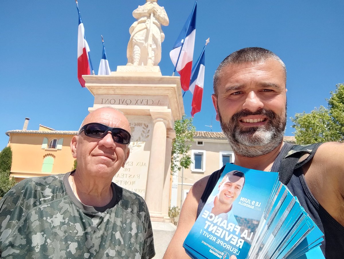 KevinBanck's tweet photo. Séance de boitage ce jeudi à #Rasteau et #Roaix dans notre cher Haut Vaucluse, avec le compagnon Pascal. Nos villages sont magnifiques !
Un seul drapeau, une seule patrie. Pour un avenir Français, le 9 juin votez @J_Bardella ! 🇫🇷
#VivementLe9Juin
@RNational_off https://t.co/PyyrGEXDm7