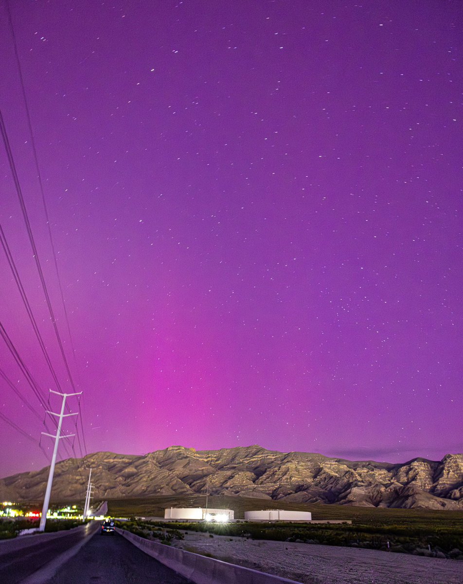 The aurora borealis, as seen on North Decatur (📸 @c_hillmedia)