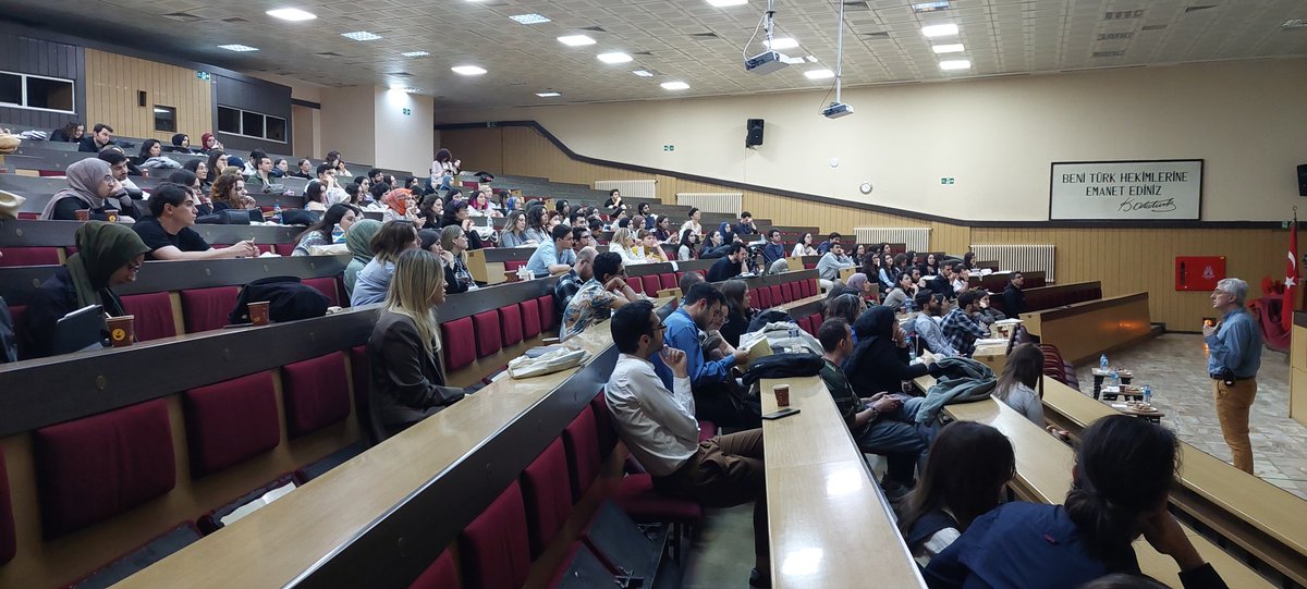 Prof. Dr. Vehbi Alp Üçok'un "Psikiyatride Koruyucu Yaklaşımın Yeri" oturumuyla sempozyumumuza devam ediyoruz.