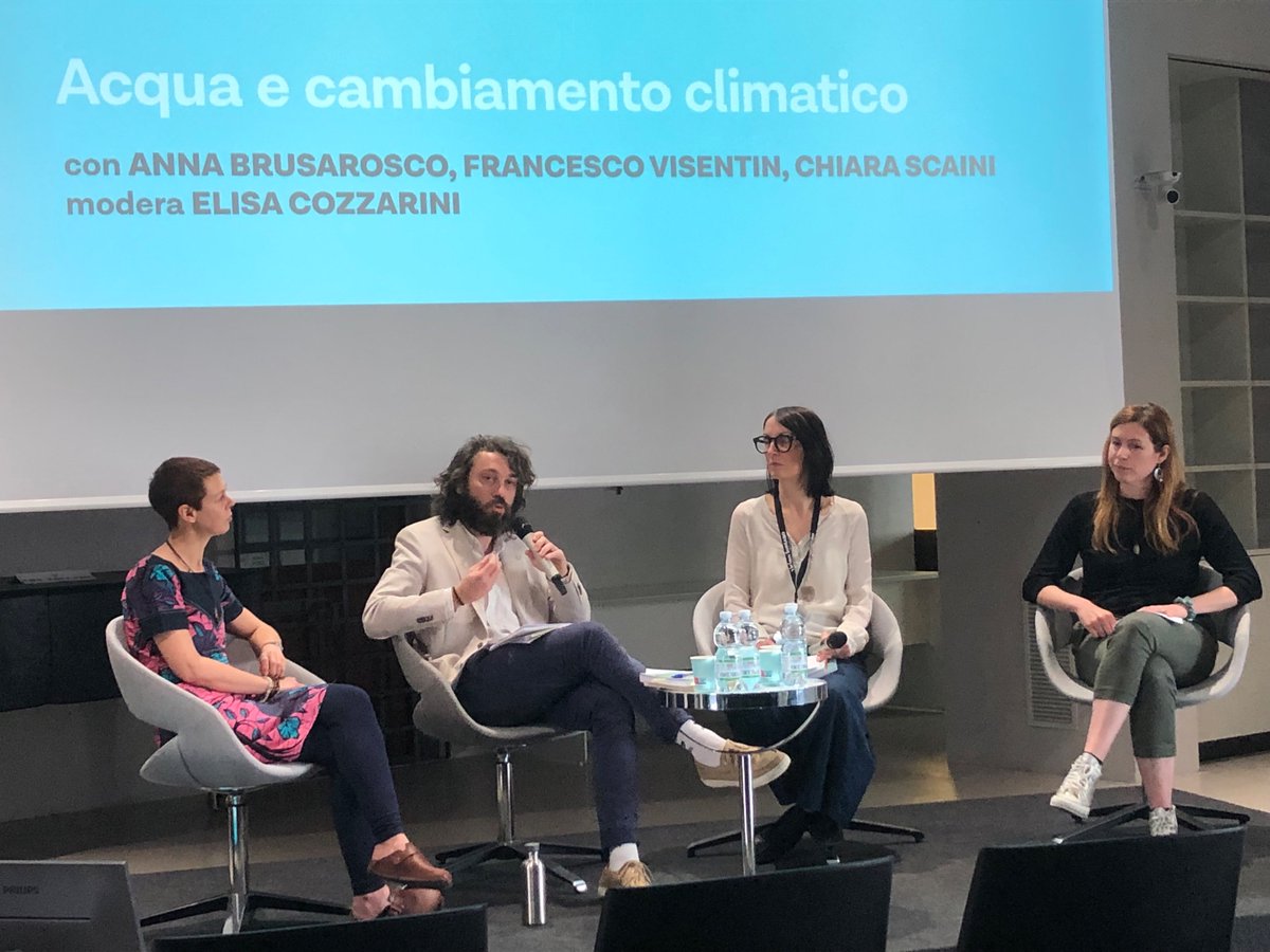 Ora @vicinolontano “Acqua e cambiamento climatico” con Anna Brusarosco, @Francesco_Vise e Chiara Scaini, modera @elisacozzarini