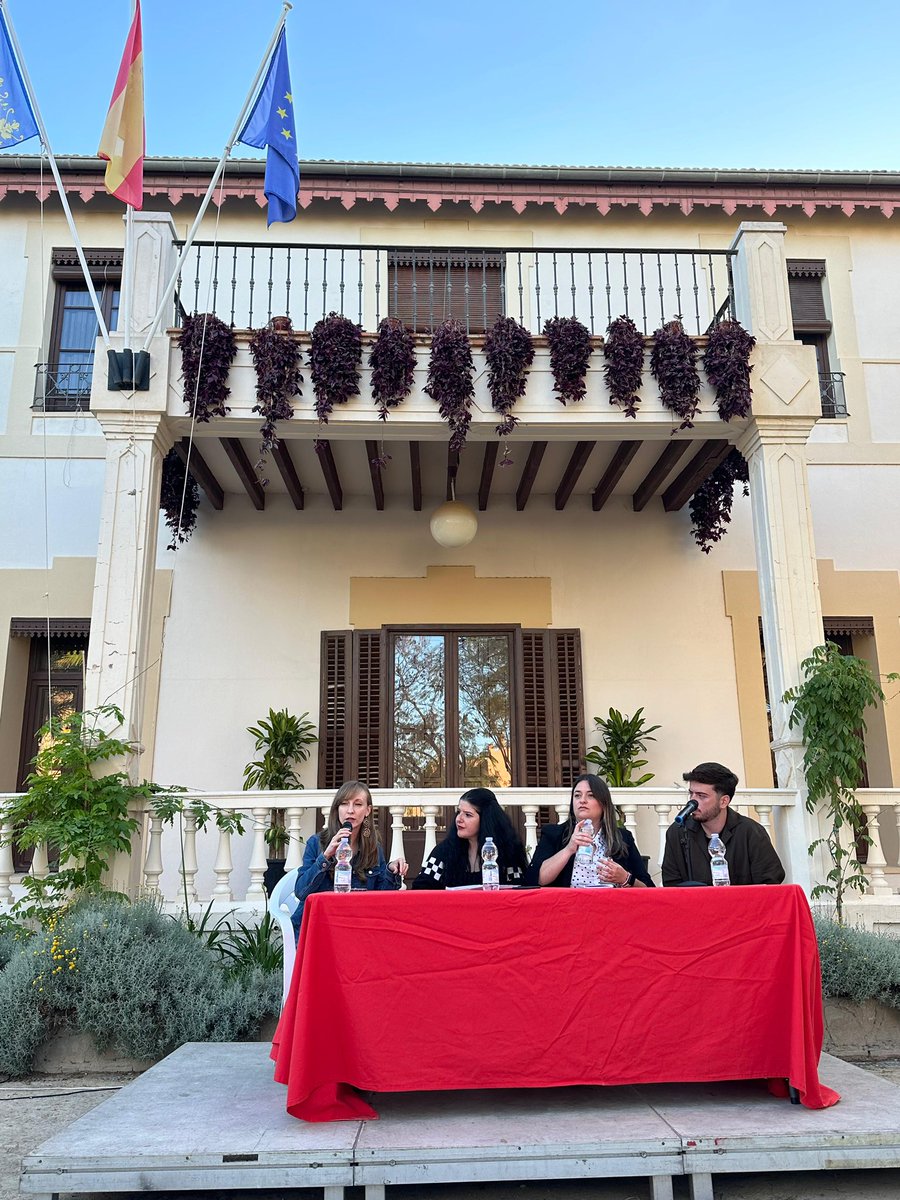 Ayer Joves Socialistes de Sant Joan tuvo su mesa redonda “HABLEMOS DE SALUD MENTAL” 🧠

Enhorabuena a la agrupación de Joves Socialistes por trabajar incansablemente por defender los intereses de los jóvenes de Sant Joan 💪🏻🌹

#saludmental #psoe #mesaredonda