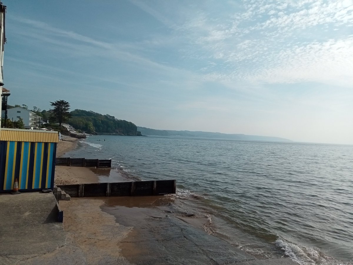 It's a beautiful day here in Saundersfoot. The tide is high and the sea looks inviting for a swim later on 🏊🏻‍♀️