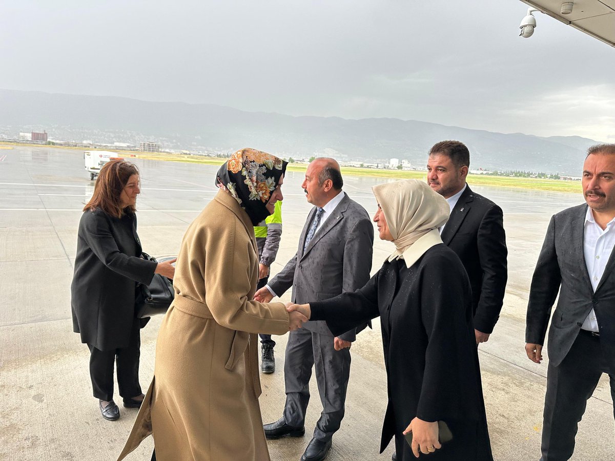 Bir dizi ziyaretler için şehrimize teşrif eden Genel Başkan Yardımcımız, Sosyal Politikalar Başkanımız Sn. Fatma Betül Sayan Kaya’yı havaalanında karşıladık.