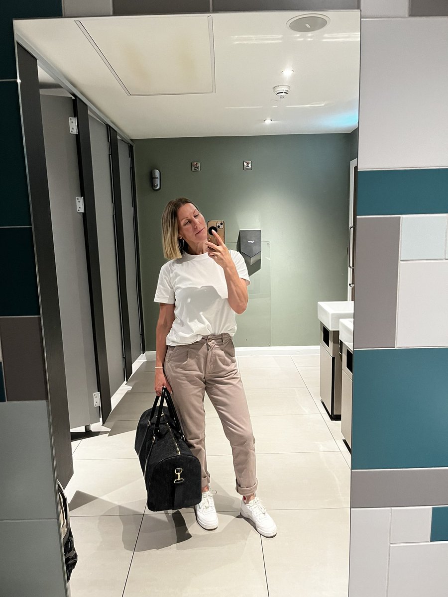 How to build a business when you’re broke. 

Daily Chill Vlog 

#business #finallymakemoney #youdontneedabankloan
youtube.com/playlist?list=…