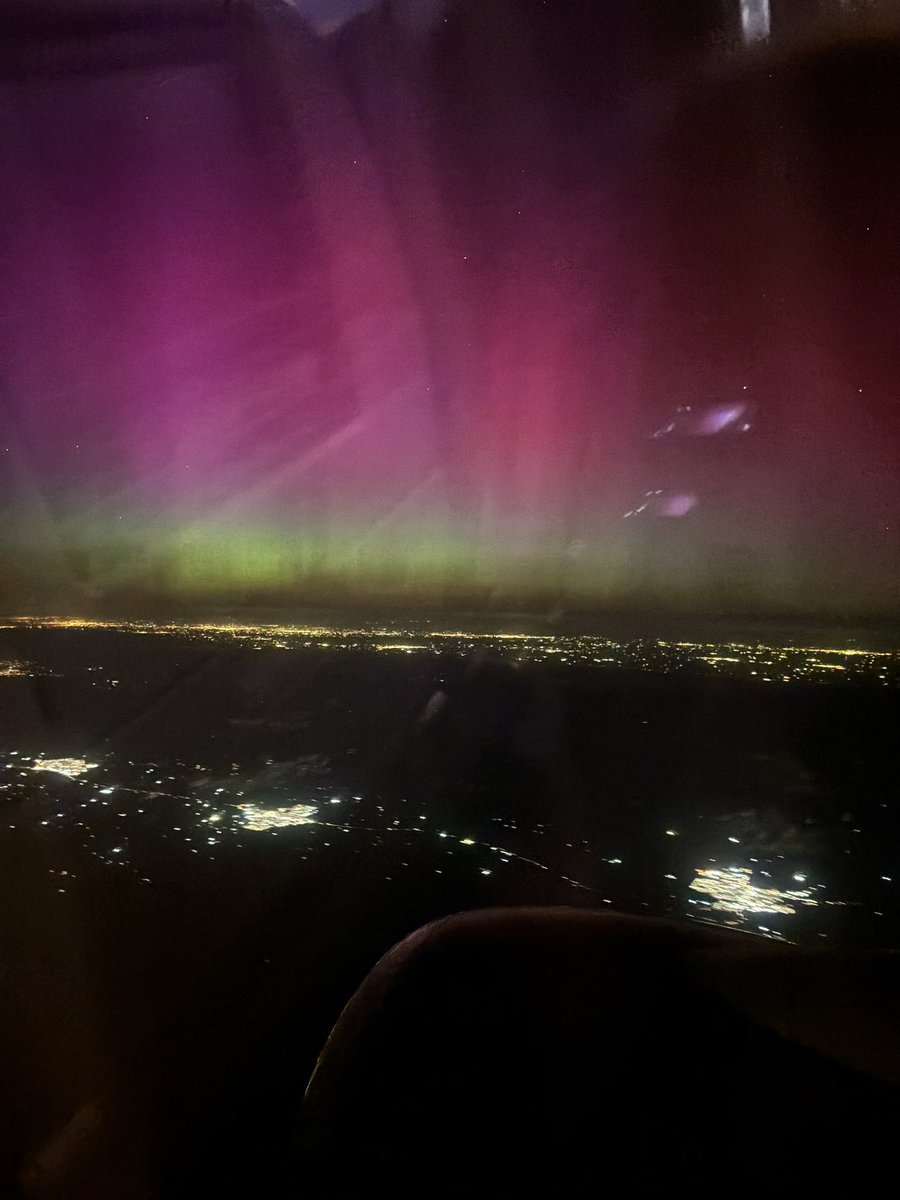 Slikrik209's tweet photo. @united To the pilot of UA2154 to SFO on 5/10/2024 Thanks for the views !  #AuroraBoreal #flightofalifetime https://t.co/RedXuPNykP