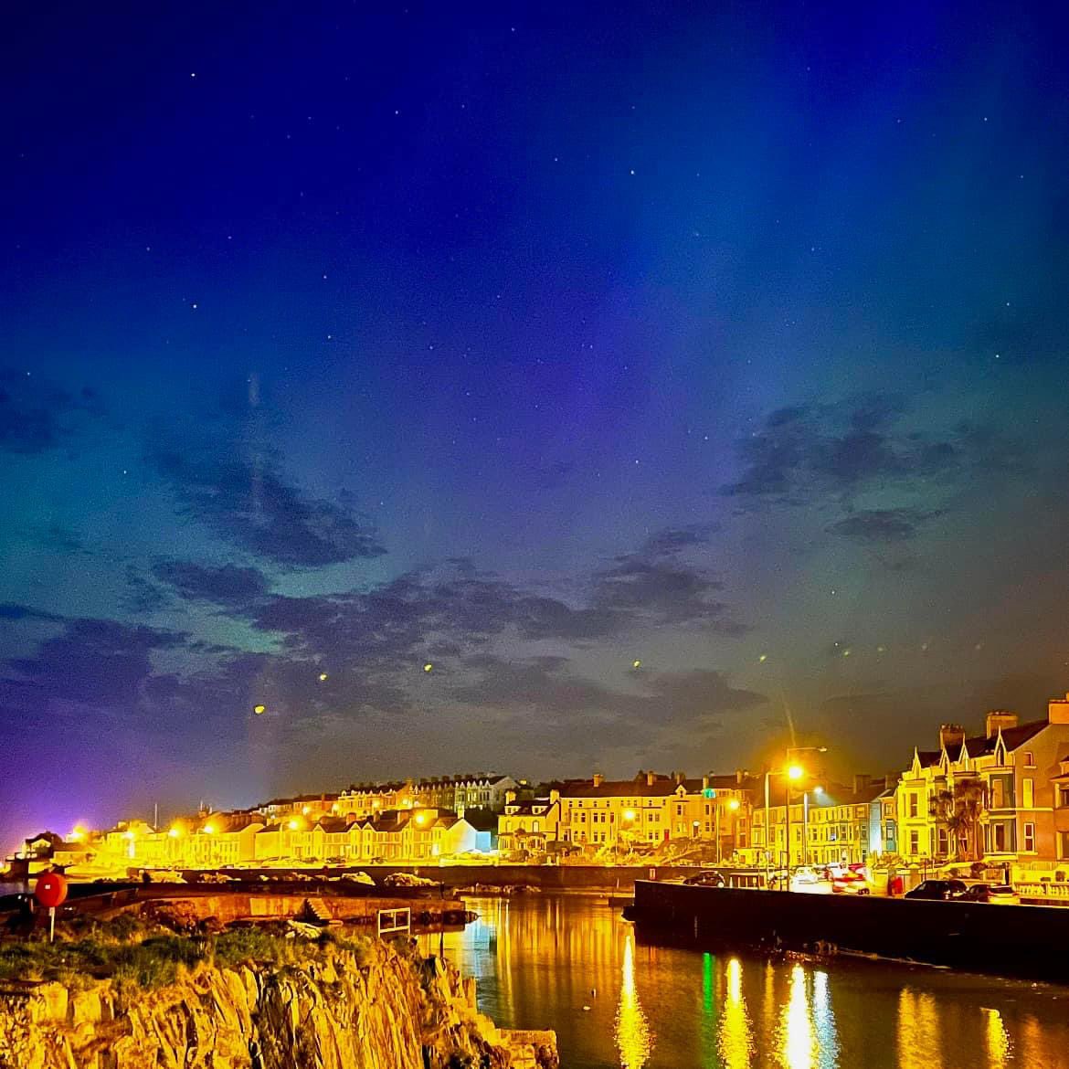 GarethHawthorne's tweet photo. Aurora Borealis over Bangor 
#Auroraborealis #NorthernLights https://t.co/Rz8Dn93fdx