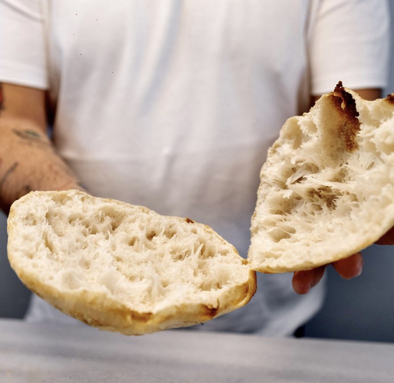 Mis molletes artesanos favoritos en Andalucía. Una ruta personal a través de los parques naturales de Cádiz y Málaga donde huele a harinas antiguas y perviven algunos hornos de leña gastroactitud.com/pista/mejores-…