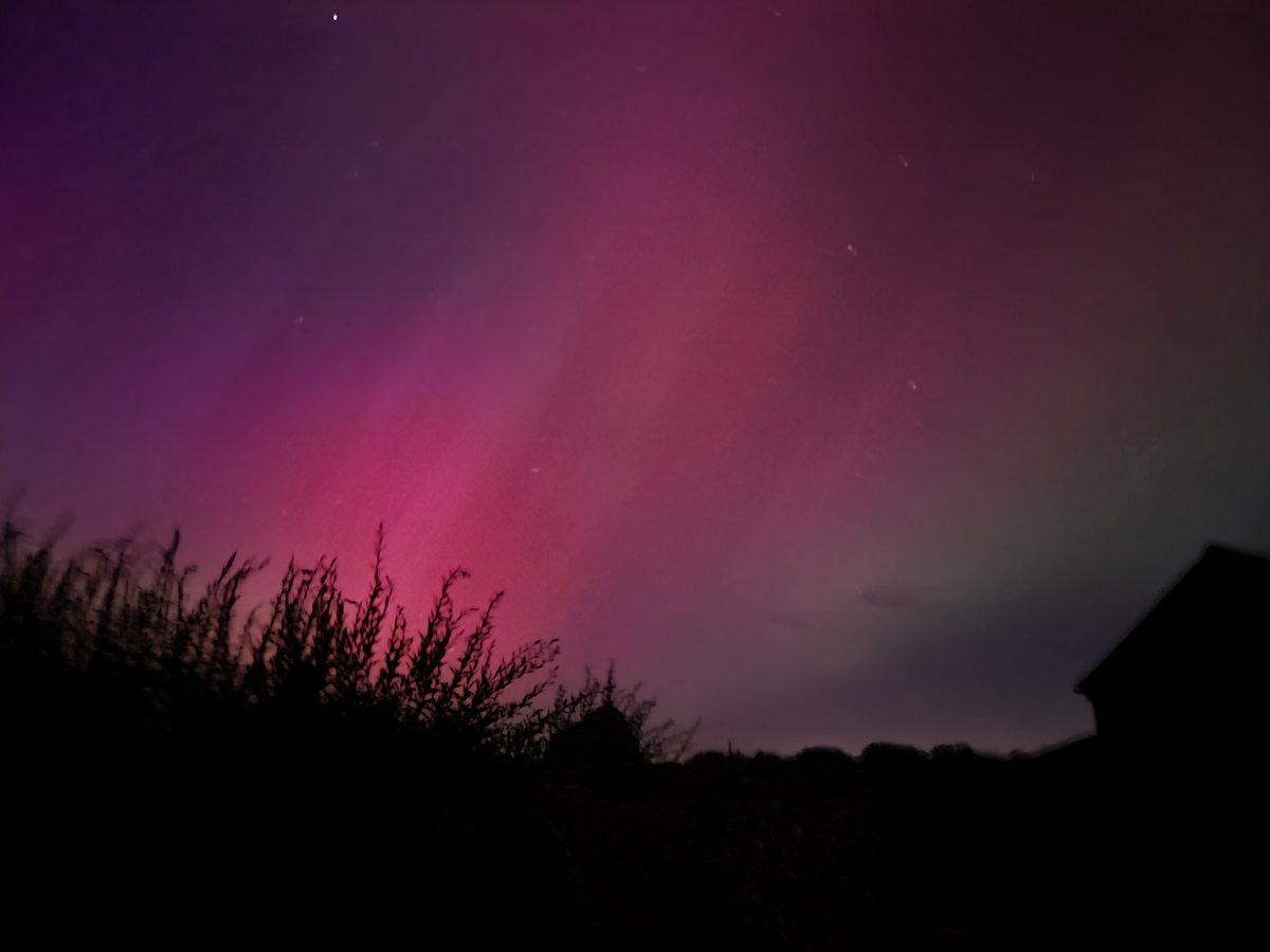 #Auroraborealis #aurora in Colne Engaine essex <a href="/BBCEssex/">BBC Essex</a> <a href="/essexlive/">Essex Live</a> <a href="/metoffice/">Met Office</a>