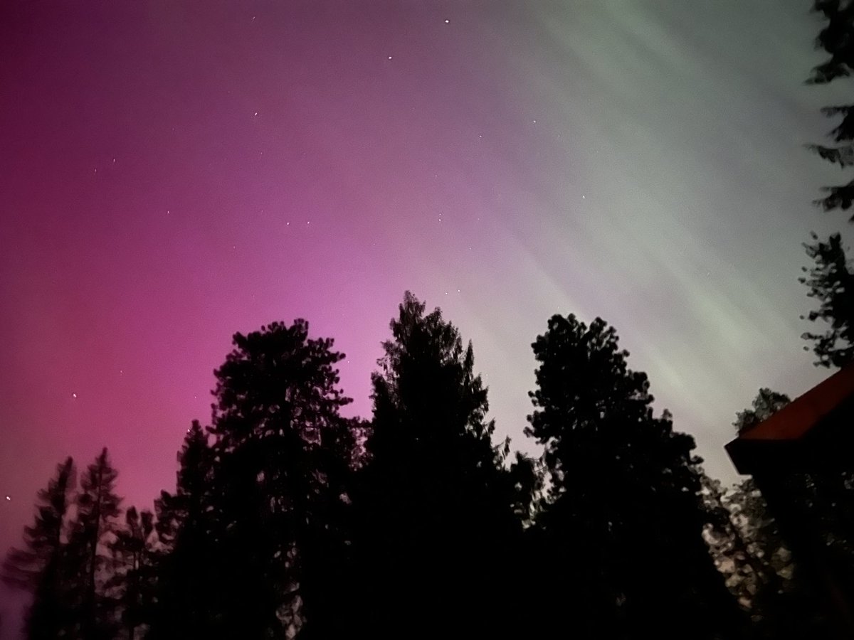 Northern lights were awesome over Sandpoint Idaho tonight!