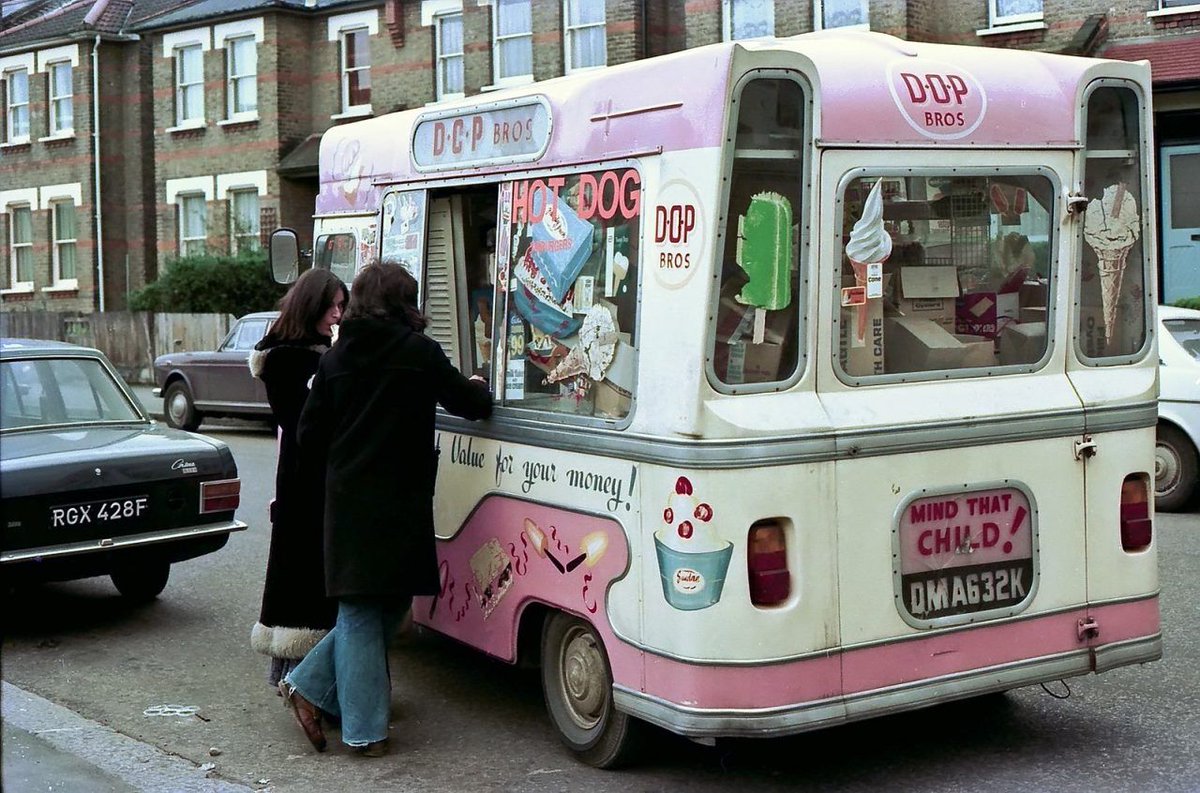 A Look at London in 1975 with English Eccentrics and Mr Whippy - Flashbak buff.ly/3wscWbj