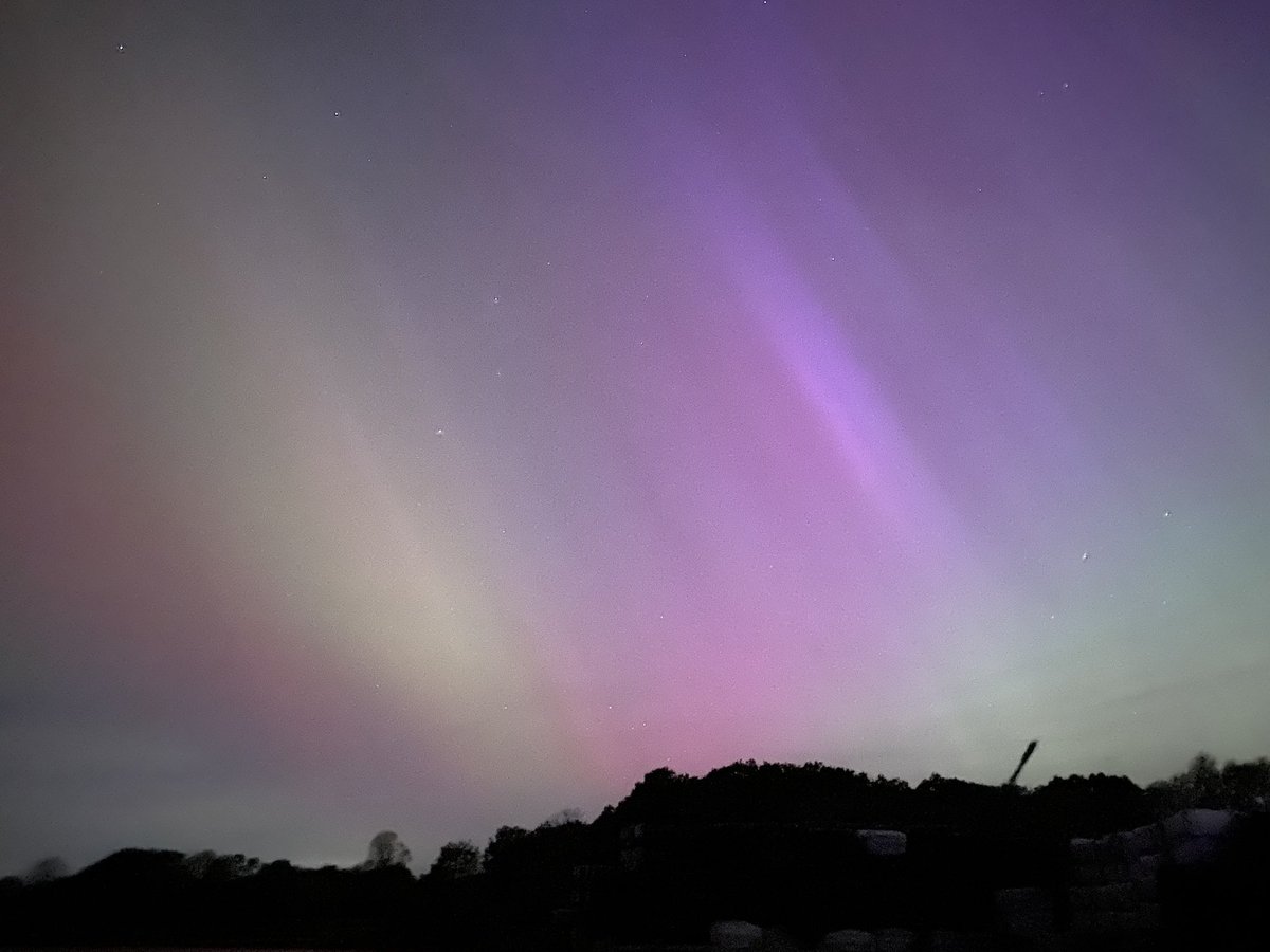 Incredible to see Northern Lights making a surprise appearance in the south of England last night. Nature's wonders know no bounds. #NorthernLights #England"
