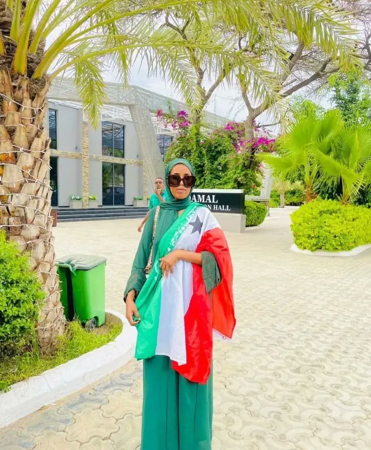 Meeshaad martaba Somaliland - miyi iyo magaalo - waxaad arkaysaa dhalinyartii rr Somaliland oo huwan ama degta ku sita calankii Jamhuuriyadda SL, rabana sawirka ugu quruxda badan inay u qaadaan #18May2024 33 guuro wacan Somaliland.