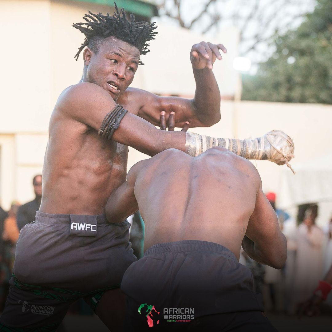africanwfc's tweet image. One of the memorable events between Coronavirus vs Autan Shagon Audu at the #EMIRCUP! 🤼‍♂️🤯

#Dambe #AWFC #AfricanWarriorsFC
