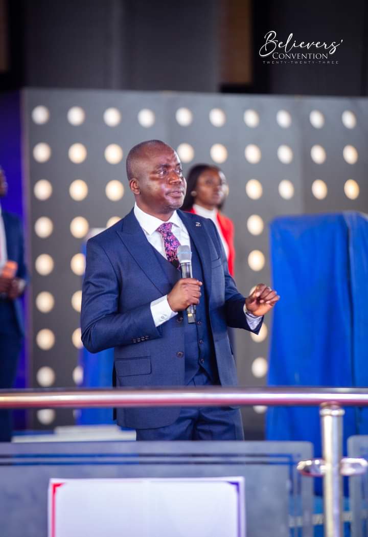 Israel0531's tweet photo. It's my world's best day,

My Pastor,

God's gift to me,

Iranse Olorun Alaye,

May my lips not be found quiet on what the Lord has given to me, has done and will do through my Pastor (Rev'd Chris Segun Onayinka), https://t.co/kcTsZV6pZw