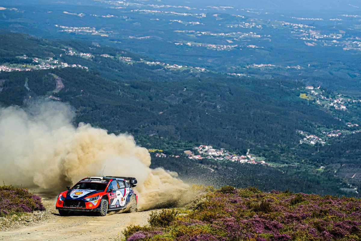 SS11 Montim 1 (8,69 km): 💭'I try my best, I am pretty sure that it’s not the fastest but I look forward to doing it again.' 1⃣ Ogier 5:32.7 2⃣ TÄNAK +0.5 3⃣ Fourmaux +6.5 4⃣ Sordo +9.3 5⃣ Katsuta +11.5 #WRC #RallyPortugal #goOtt