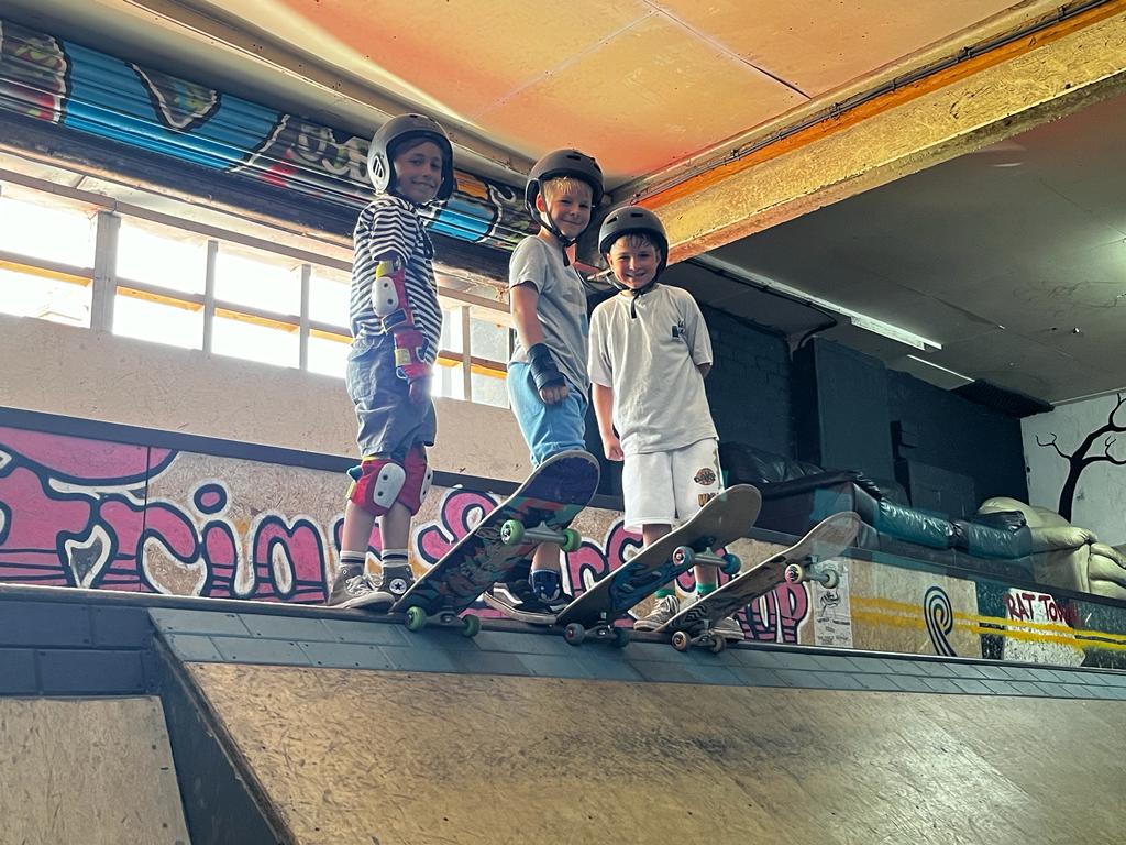 A @crowdfunderuk campaign launched by @existskatepark in Swansea, Wales' longest-running indoor skatepark, needs your support to keep this essential facility running for another 10 years. Find out more here ⬇️ crowdfunder.co.uk/p/keep-exist-s…
