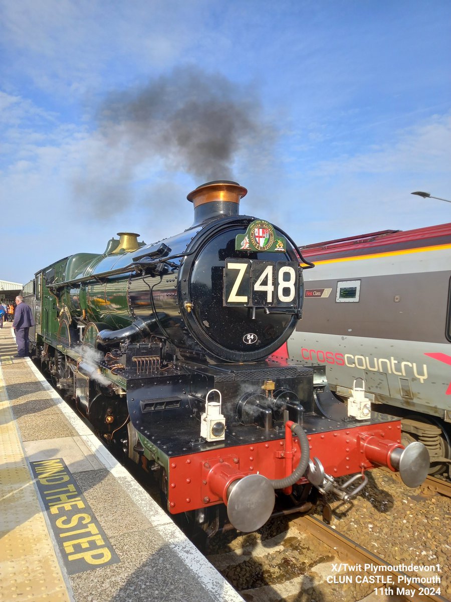 The star of the show today: 
CLUN CASTLE 7029
Departed Plymouth Train Station this morning. @GWRHelp #ClunCastle @TicketySplitUK @DestinationPlym #Z48 #Steam #VintageTrain #VintageTrains #SteamTrain #Plymouth #SteamTrains #Pullman