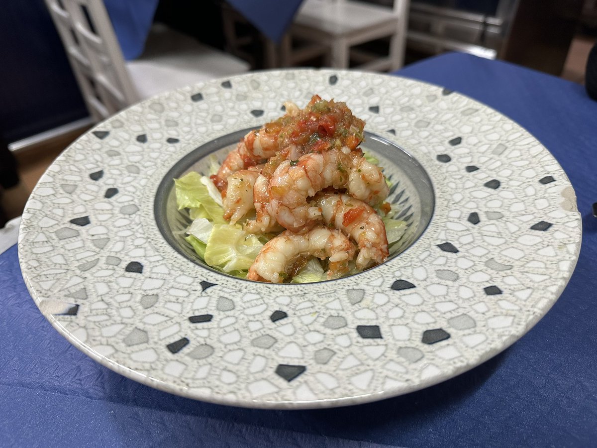 Y hubo que cenar 🍽️ 🦞 El Restaurante #Marucho es un establecimiento tradicional y acogedor, en pleno corazón de #Santander, que lleva 💯 años trabajando la calidad de sus #pescados y #mariscos frescos, convertidos así en su sello de identidad.