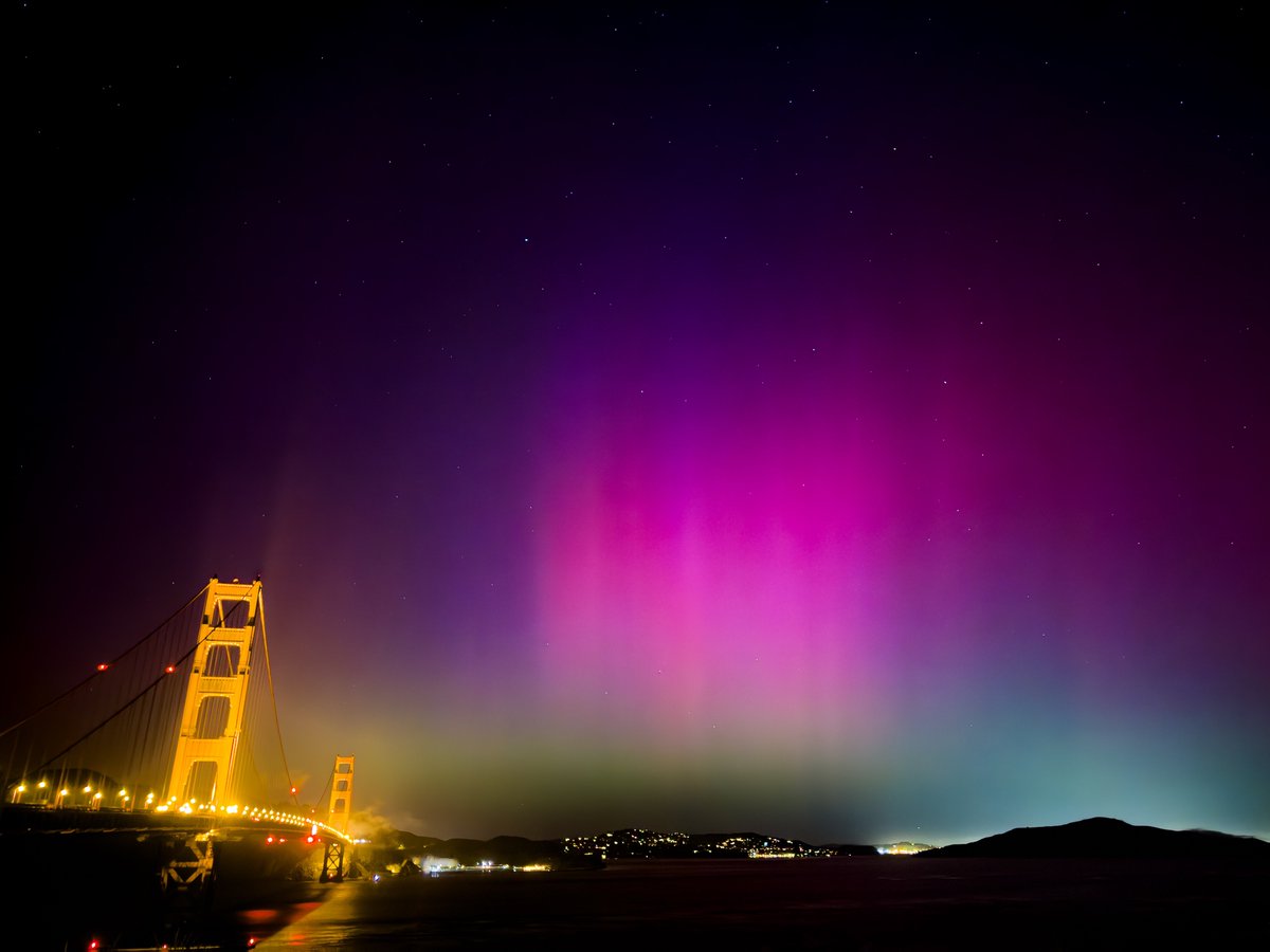 Aurora Borealis by the Golden Gate Bridge in San Francisco 🌉🌌