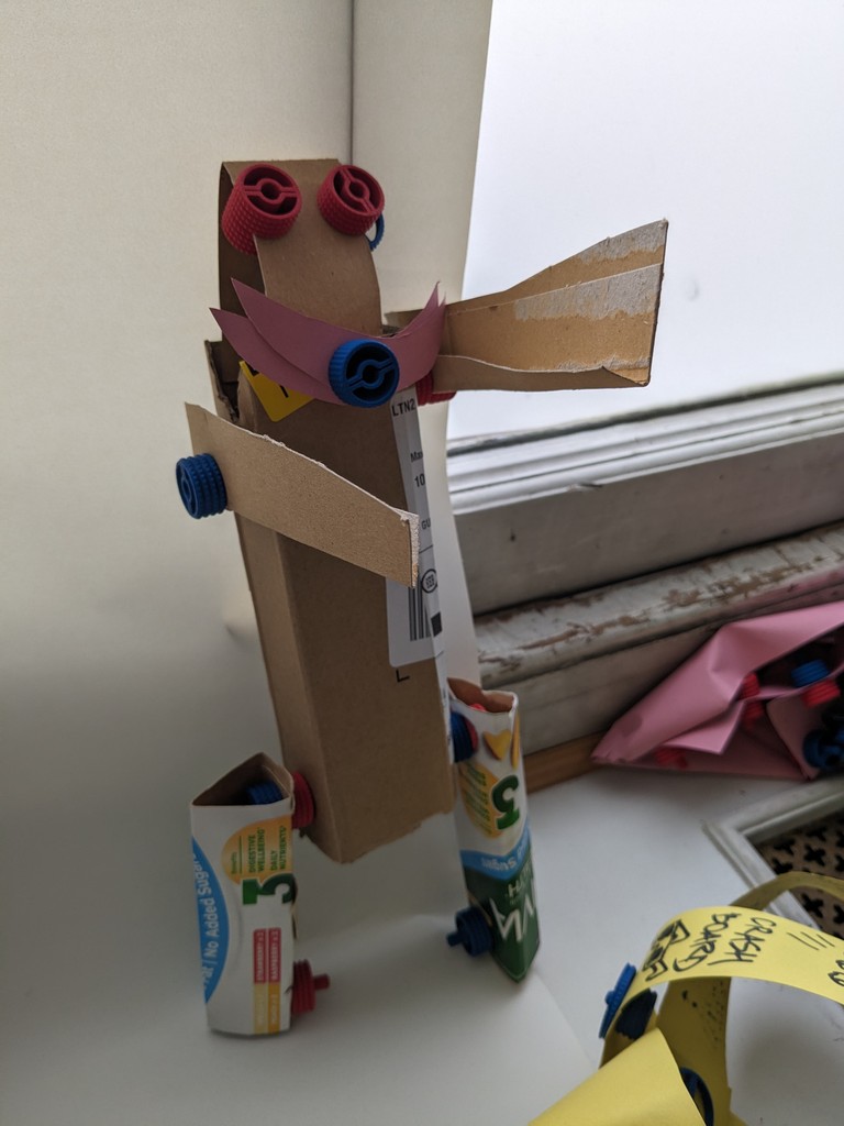 We had a weekend of papercraft with Max Male's SnapKit during NPT2024. Players got to reuse and reimagine cardboard with the custom connectors to make incredible new models. Photos: benpetercatchpole.com @somersethouse @londongamesfest