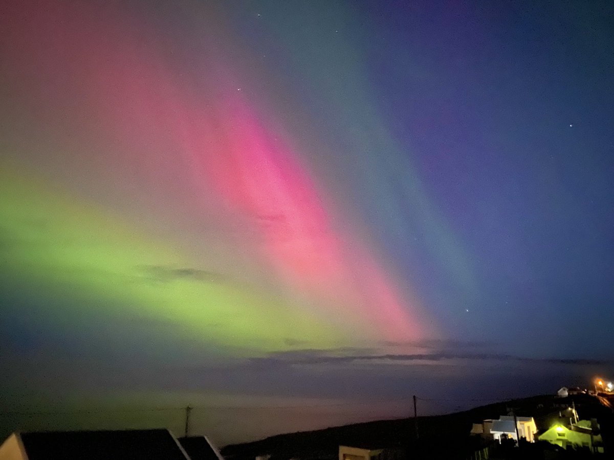 Beautiful skies over Arranmore Island last night.
#ÁrainnMhór #Island #Donegal #NorthernLights #Aurora