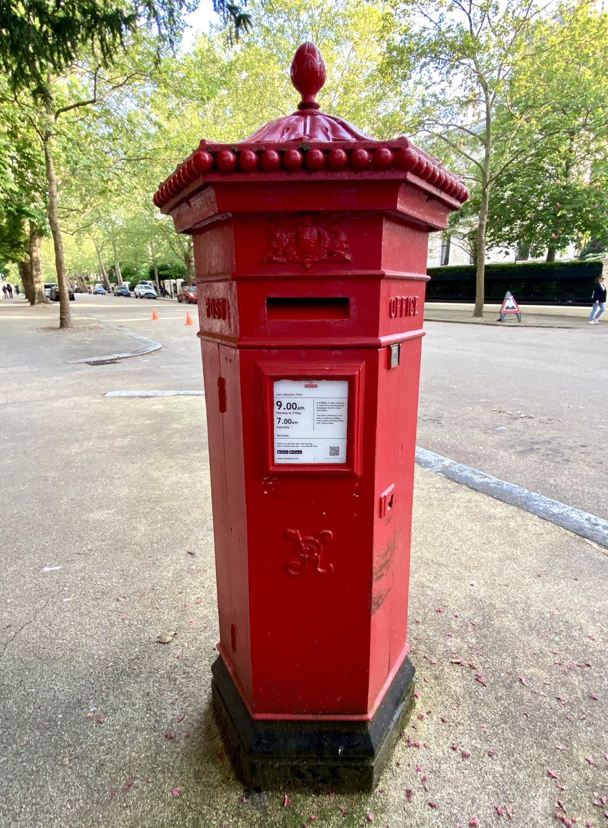 Quite the prettiest post box I’ve seen - but then it is on one of the most exclusive streets I’ve walked in! #postboxsaturday