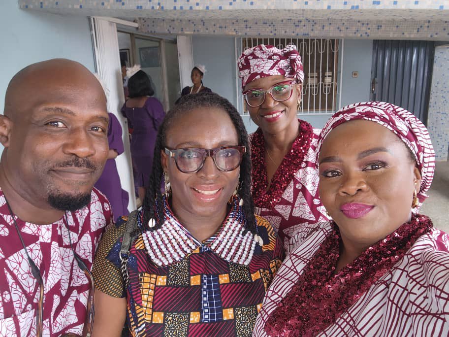 That's aṣọ-ẹbí, which, in Yoruba, means 'cloth-of-kin' but all Nigerians wear outfits cut from specified fabric to events as a way of showing support, demonstrating kinship/community, signifying common values & goals, to honour & celebrate.👇🏽Guests at my 50th birthday party.