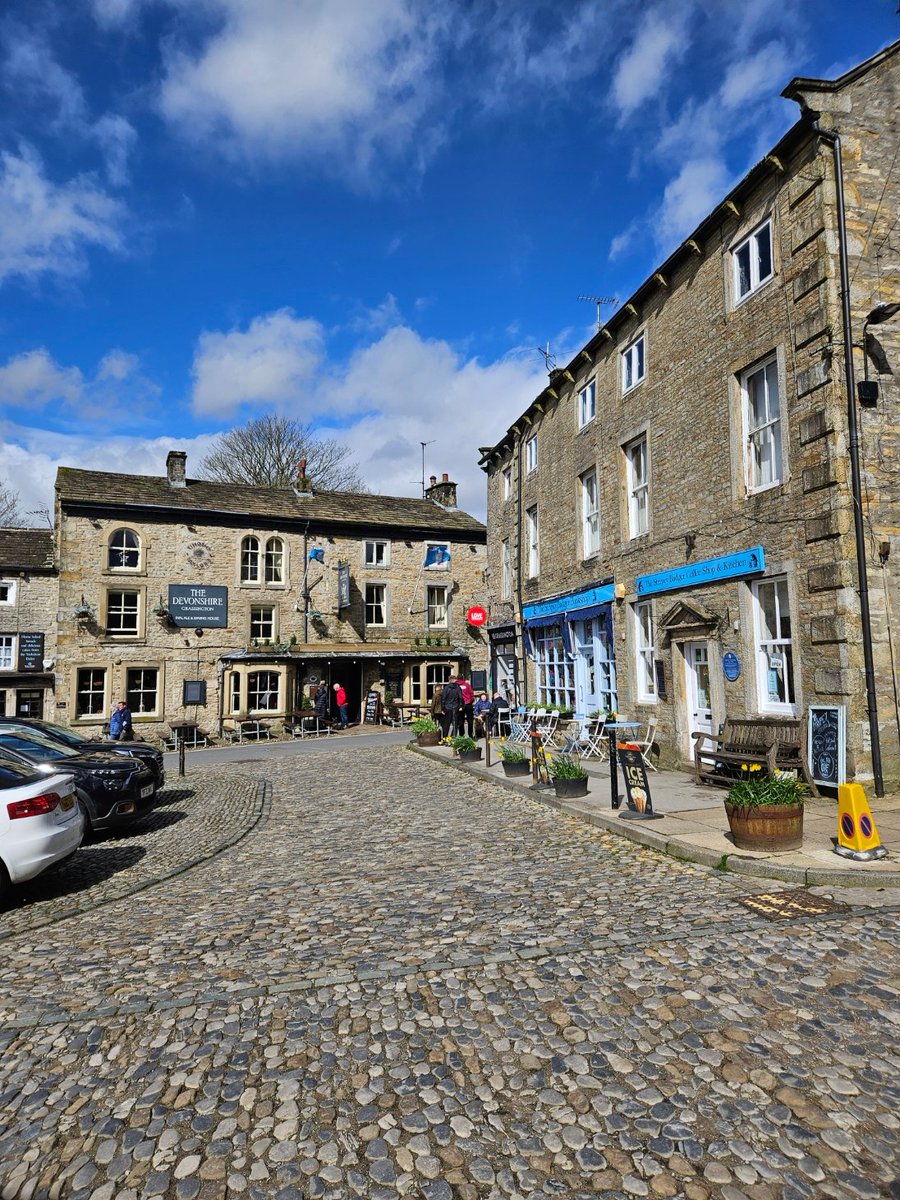 Double-decker DalesBus 822 links Pocklington, York, Ripon, Fountains Abbey, Pateley Bridge and Grassington every Sunday & Bank Holiday. dalesbus.org/822 All single fares are just £2 (£1 for under 19s). @NT_TheNorth @moreRipon @iTravelYork