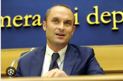 UGirovago77000's tweet photo. L'utilizzo del trojan è stato fondamentale per le intercettazioni dell'inchiesta su #Toti .
Il governo è chiamato a votare mercoledì per abolirlo
su proposta di @Enrico__Costa di Azione.
Fossi in lui mi vergognerei di questi tempi. https://t.co/zRmBFcCOza