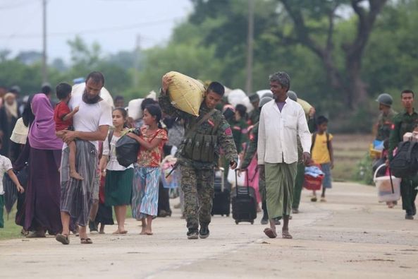 Arakan Army soldiers help evacuate Bengali Muslims in wartime

AB News – May 10, 2024

Residents of Buthidaung have reported that the Arakan Army has played a crucial role in evacuating Bengali Muslims to safety during the ongoing conflict. A resident shared with AB News that…