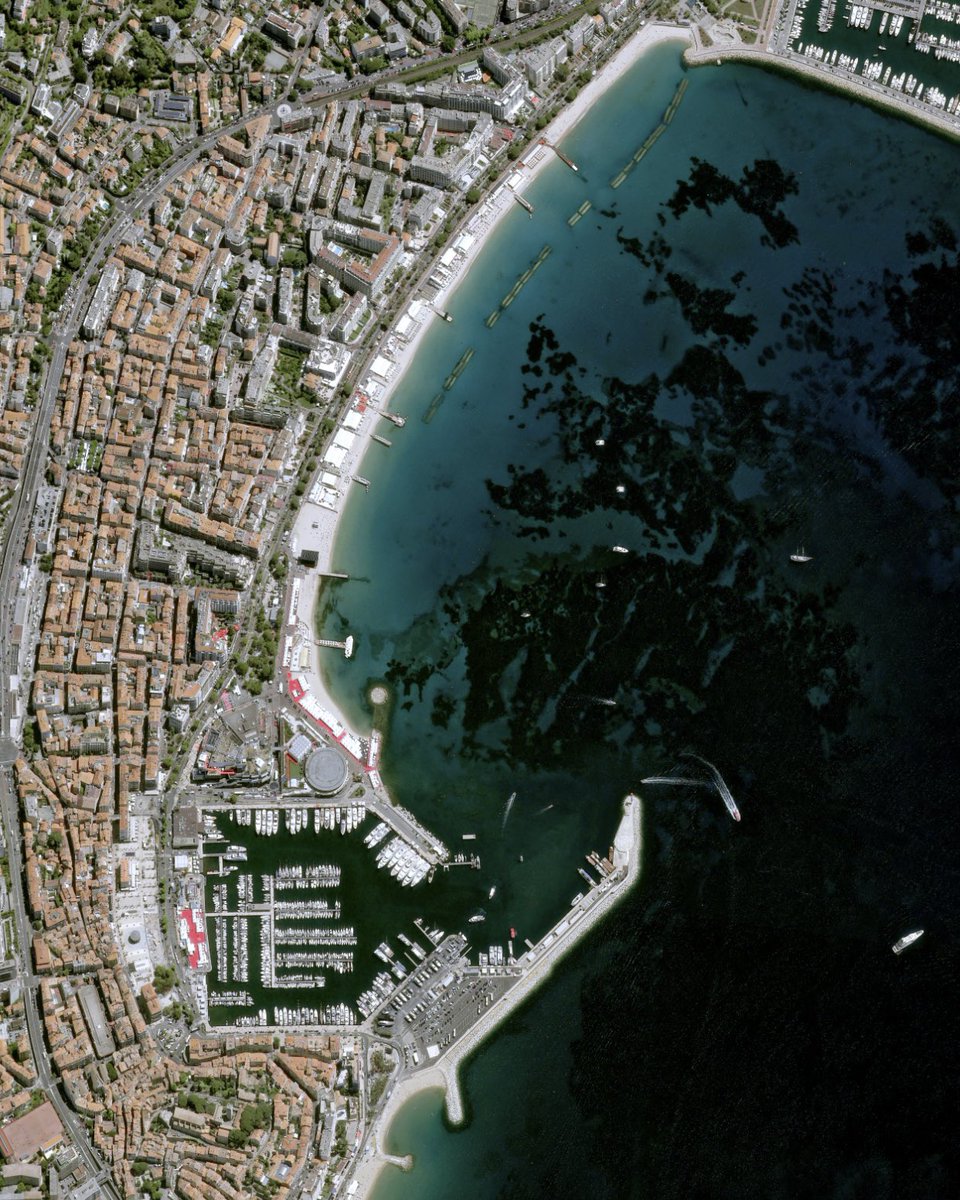 France from above! 🇫🇷 🛰️

Swipe through the #PléiadesNeo snapshots📸 of a wind farm off Saint-Nazaire, suburbia in Toulouse, beautiful mountains in Courchevel, and Cannes coast. 

What can’t France do? 😍 

#EarthFromSpace #SatelliteImagery #EarthObservation #SpaceMatters