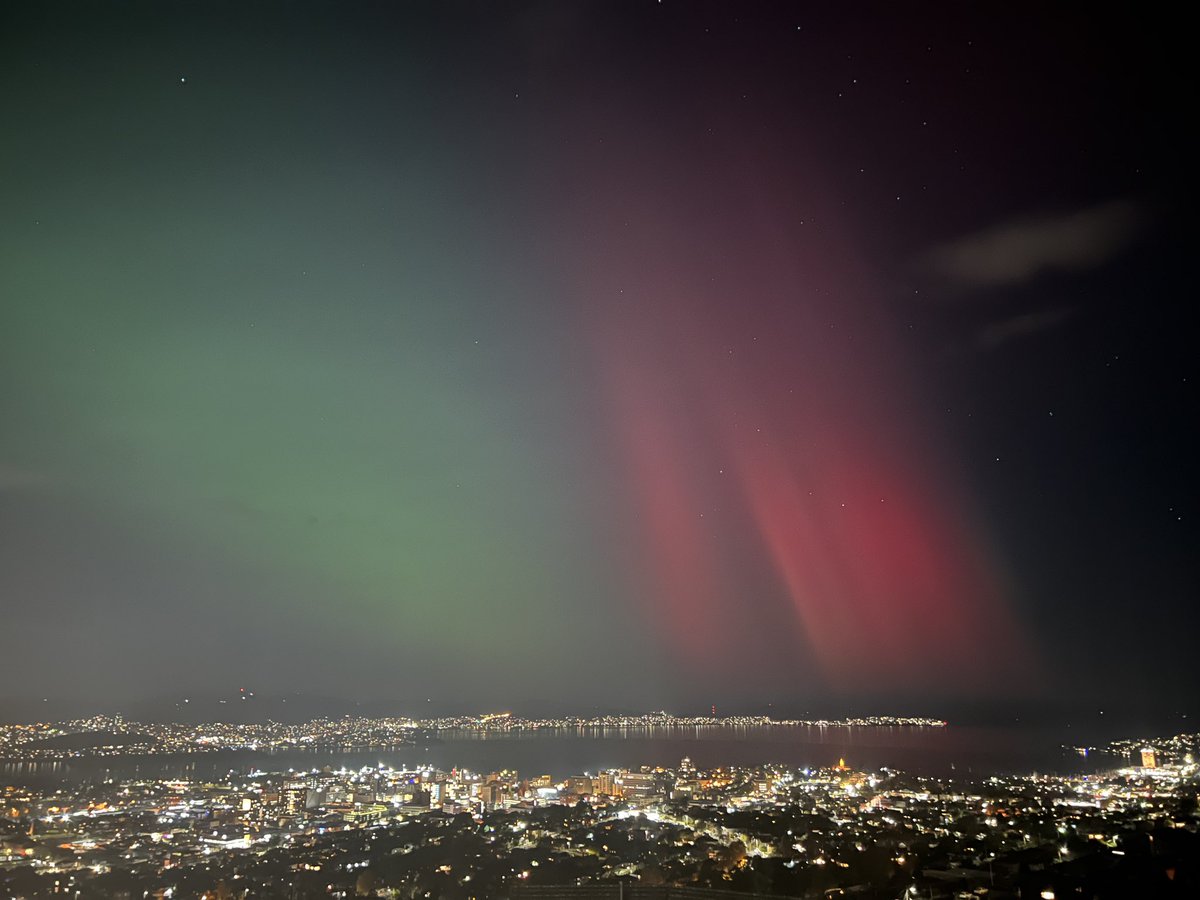 Right now in #Hobart 

#AuroraAustralis 

#LoveWhereYouLive