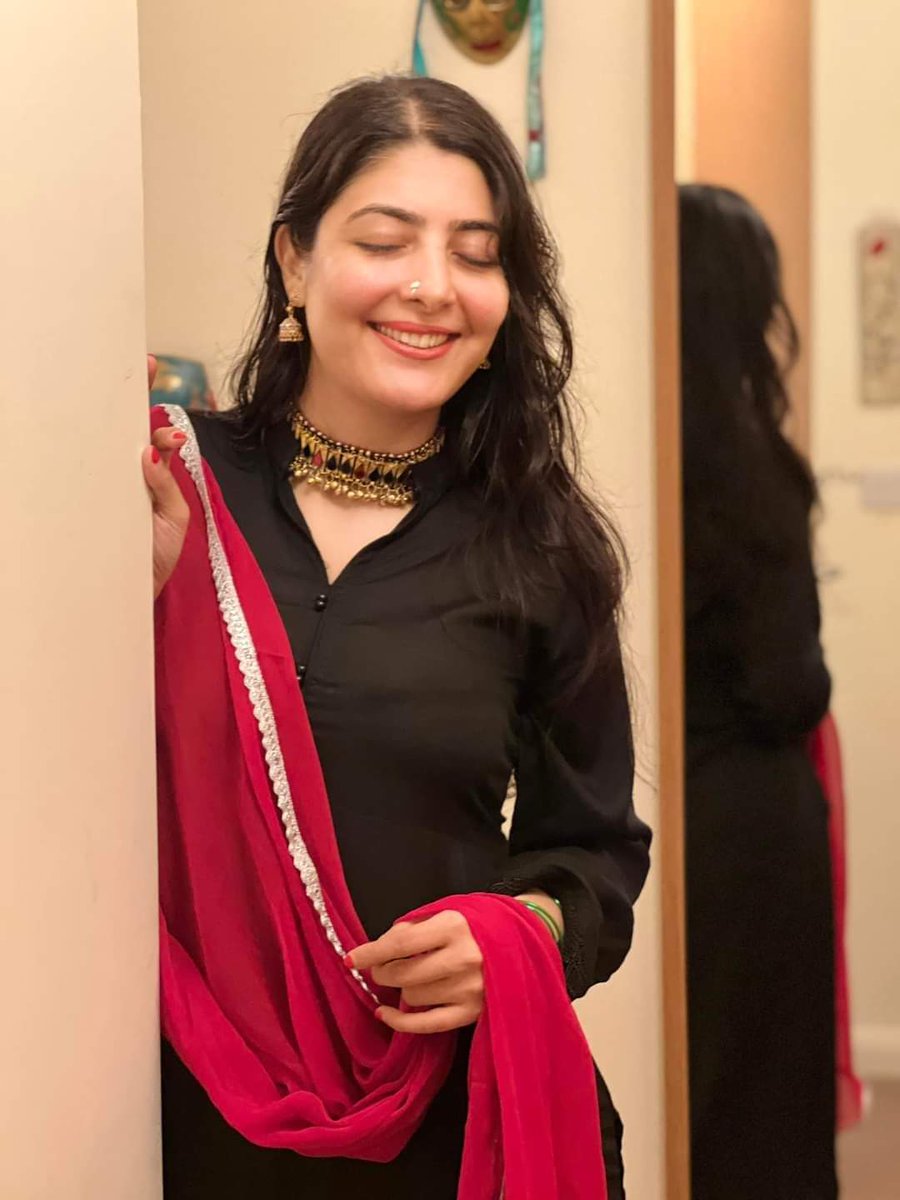 د سمندر د منځ څپه یم 
د سمندر څپو ته څوک غيږ ورکوينه
#ټپه
#مقابله 
<a href="/biwazlafalsafi/">🇦🇫🍁بېوزله فلسفي🍁🇦🇫</a>