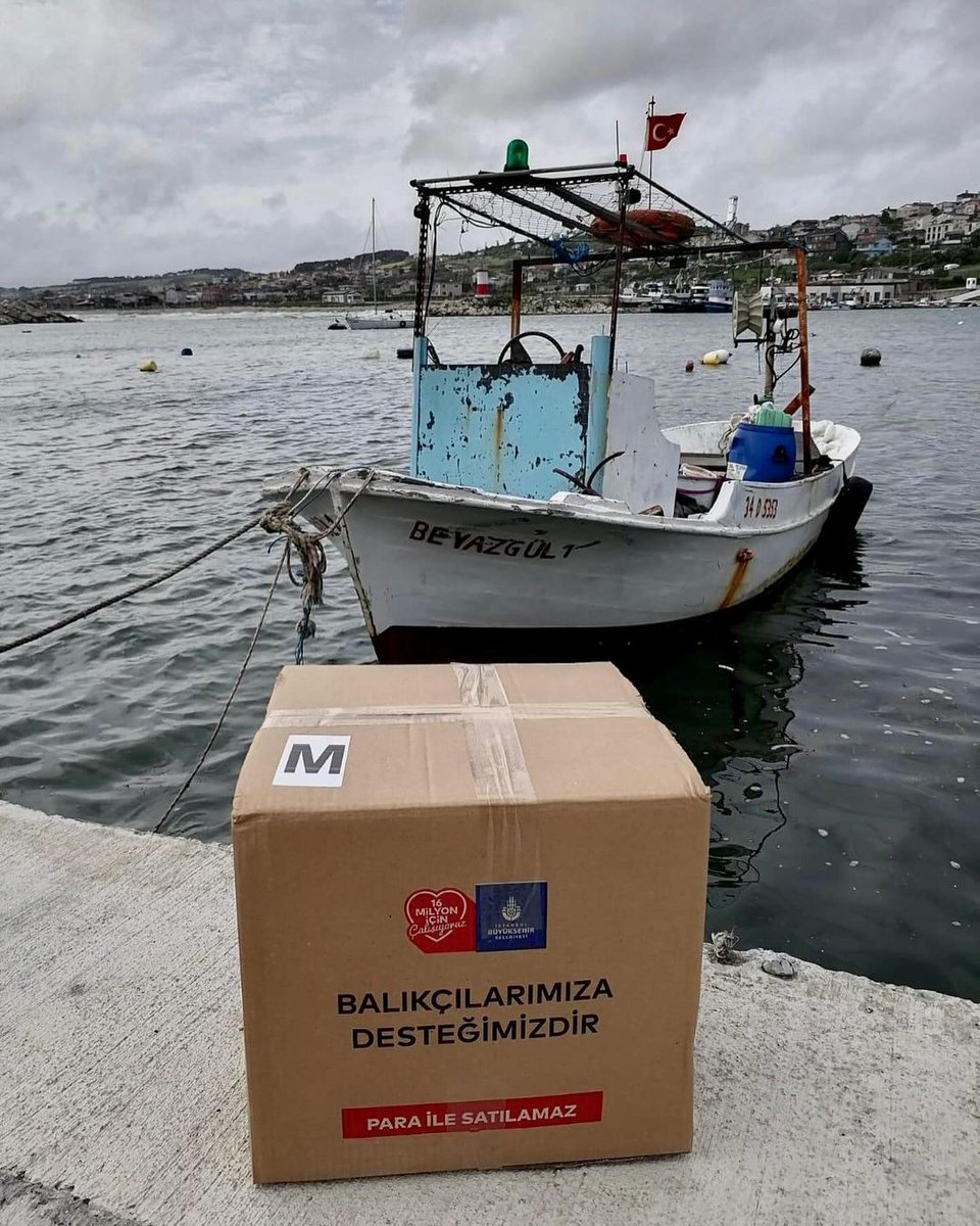 İstanbul Büyükşehir Belediyesi, Arnavutköy ve Şile’deki küçük ölçekli balıkçılara tekne bakım malzemesi dağıttı.