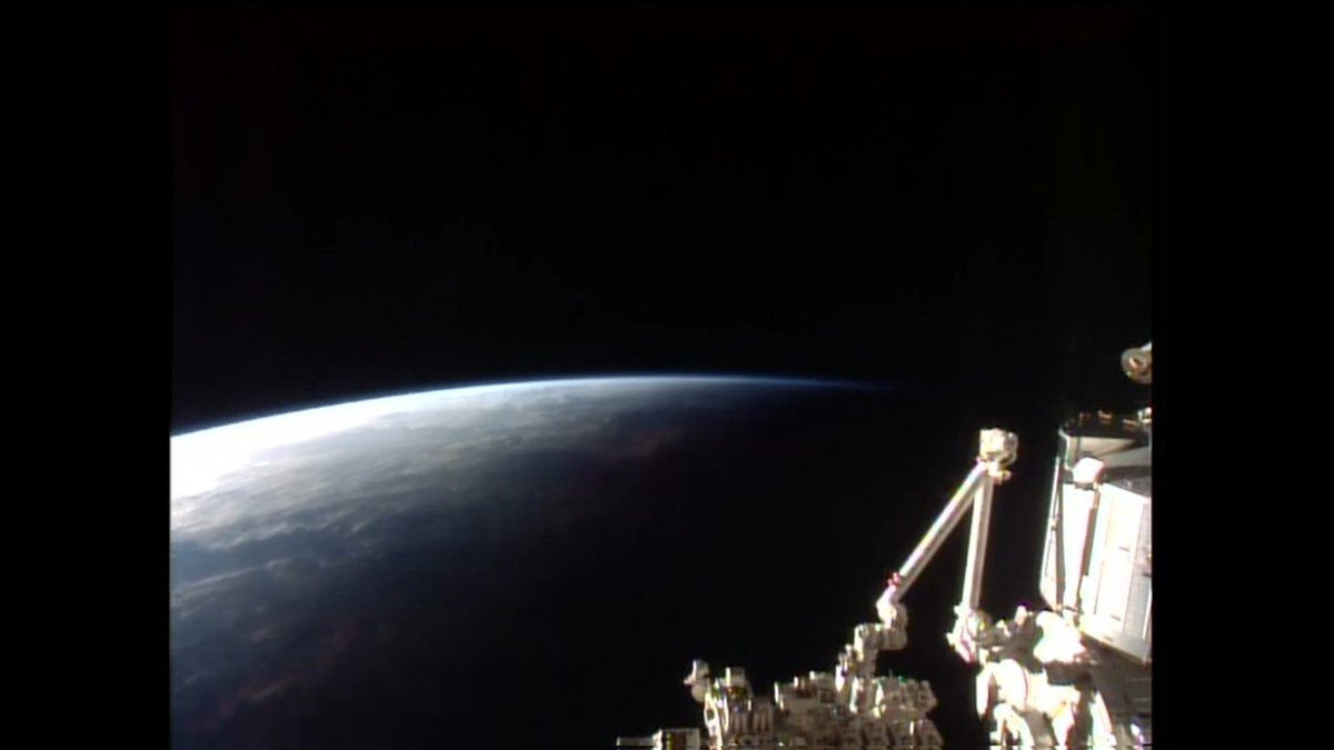 astroimper's tweet photo. Buenos días desde la Estación Espacial Internacional sobre la costa Caribeña de Brasil.
Desde aquí no se oye la campaña catalana. https://t.co/ikiSo9hPRr