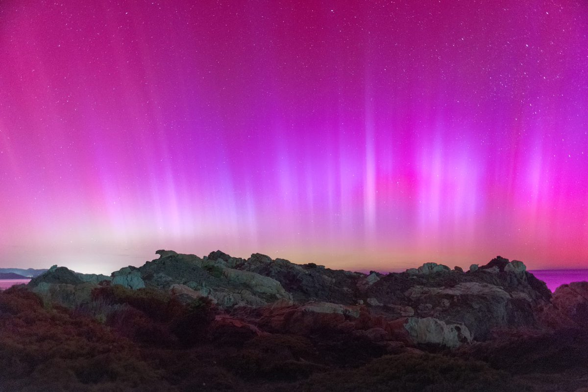 Ahir a la nit, un espectacle extraordinari va il·luminar el cel de Catalunya. 

Fotos des Pla de Tudela a Cap de Creus 

@DavidRiusSerra 📷