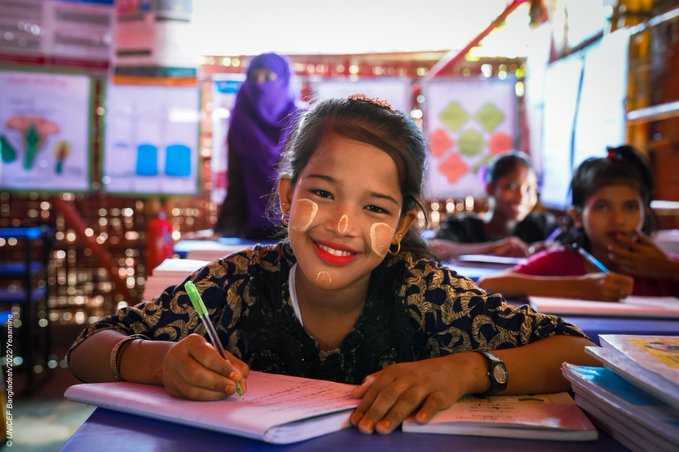 Girls’ education has long-lasting impacts: the ripples extend farther than the eye can see!

Girls empowered by education positively impact:
👪 Their families
🏡 Their communities
🌎 The world!

Please retweet if you agree: #EducationCannotWait for any girl! @un @fcdogec @dfat