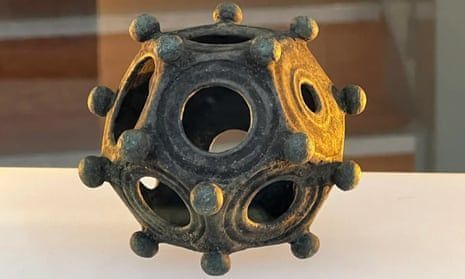 What could the #Roman dodecahedron have been used for? (via @guardian) buff.ly/3Wuy0Ze #RomanHistory #Romans
