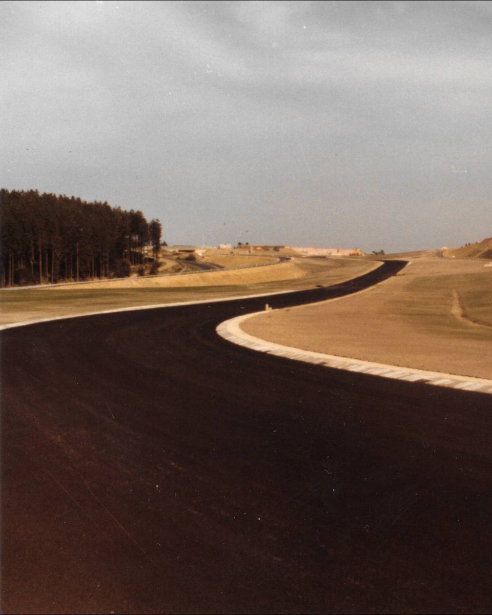 🏁✨40 years of the Grand Prix circuit✨🏁 For 30 months, intensive work created a safe GP circuit, combinable with the Nordschleife. This combinationof tradition, uniqueness, & modernity heralds a new era for the region. #40yearsGPtrack ➡️ nuerburgring.de/news/anniversa… ©Wige-Luftfoto