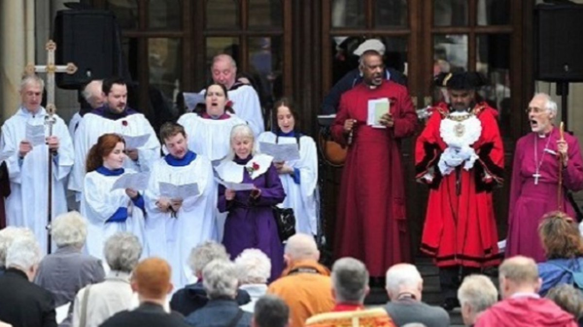 Join in for a wonderful celebration of faith and friendship at the #Manchester and #Salford Ecumenical #WhitWalk on 27th May. Starting from Manchester Cathedral Gardens at 10am, the group will process to St Peter’s Square for an Act of Worship. Details at dioceseofsalford.org.uk/whit-walk-24/