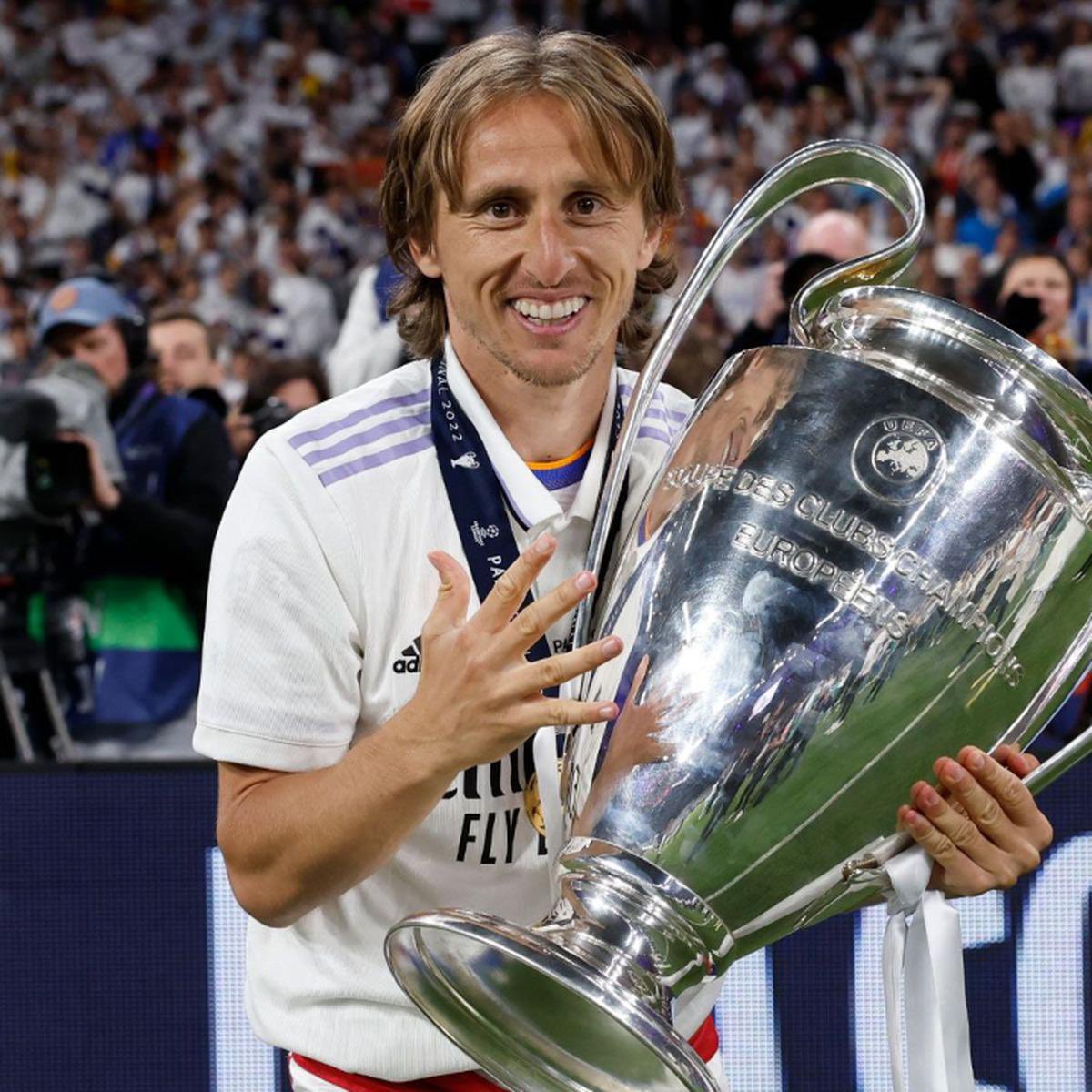 Tras 12 temporadas, Luka Modric va a abandonar el Real Madrid como el mejor centrocampista de la historia del fútbol y jugando una Final de Champions en Wembley. Duele, pero es el momento, eternamente agradecidos Lukita, eres más que leyenda, eres Real Madrid.