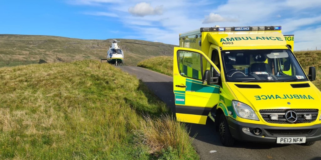 Hands up, who is enjoying the sunshine? ✋ Getting outdoors and keeping active is great for our wellbeing but make sure you stay protected! nhs.uk/live-well/seas… #SunAwarenessWeek Pic snapped by Paramedic Simon Walton